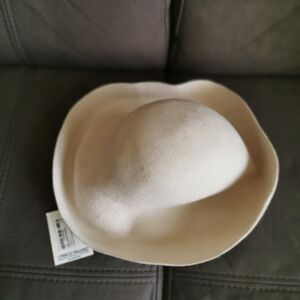 Wool hat, bnwt, pinco  pallino